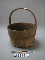 藏品(有提柄的木桶)的圖片